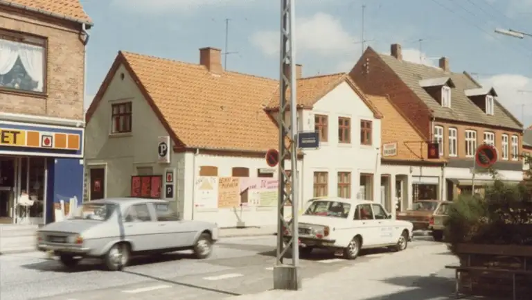 Østergade 15, Helsinge, cirka 1975. Bygningen rummede byens telefoncentral.
