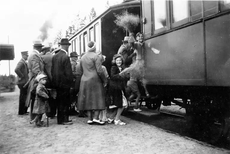 Søndagsudflugt med Gribskovbanen, 1944 