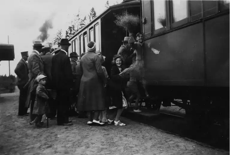 Søndagsudflugt med Gribskovbanen, 1944