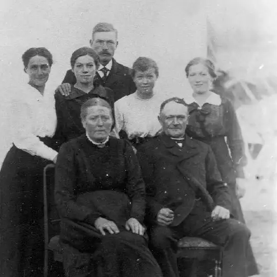 familien Knudsen fra Nejlinge, ca. 1920